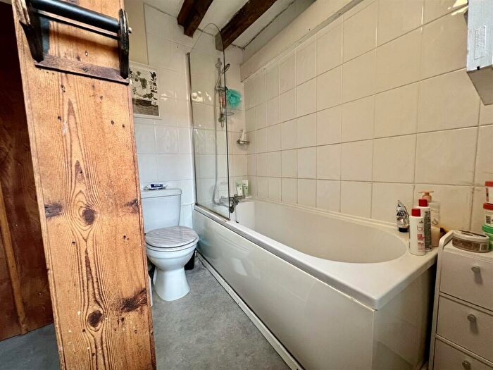 2 Bedroom Duplex For Sale In Wood Street, Stratford-Upon-Avon, CV37