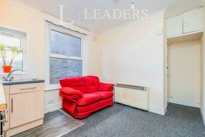 1 Bedroom Apartment To Rent In Silverdale Road, Southampton, SO15