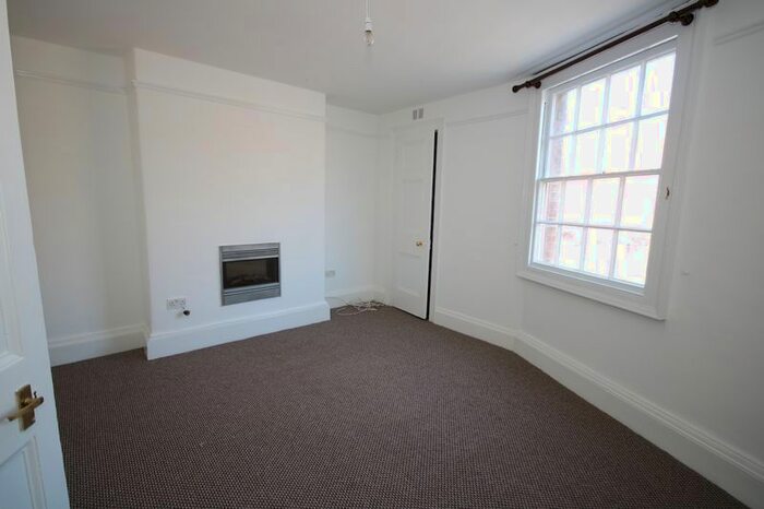1 Bedroom Flat To Rent In Park Street, Taunton, TA1