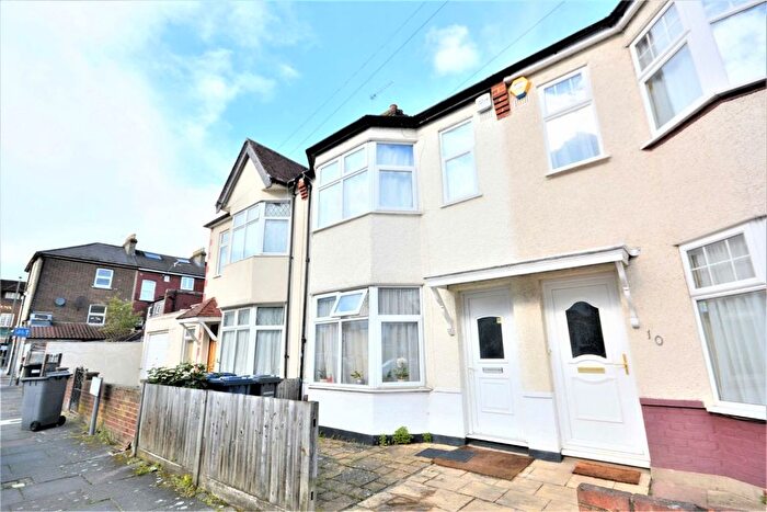 4 Bedroom Terraced House To Rent In Wroughton Terrace, London, NW4