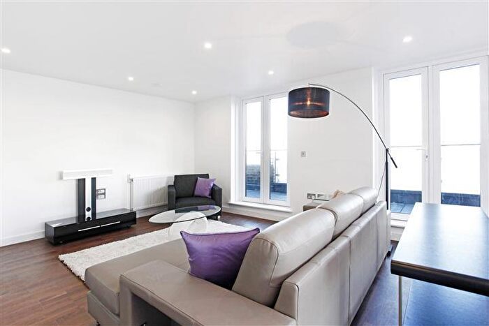 3 Bedroom Penthouse To Rent In Wharf Street London, SE8