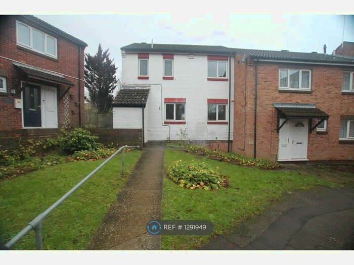 2 Bedroom Semi-Detached House To Rent In Crane Walk, Northampton NN3