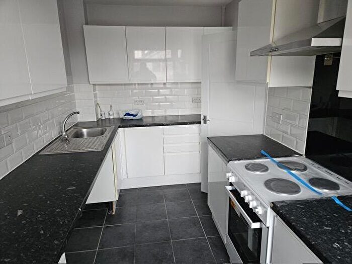 2 Bedroom Maisonette To Rent In Bowood Road, Enfield, Greater London, EN3