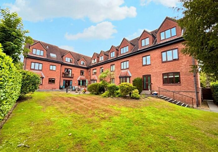 1 Bedroom Flat For Sale In Chelmsford Road, Shenfield, CM15