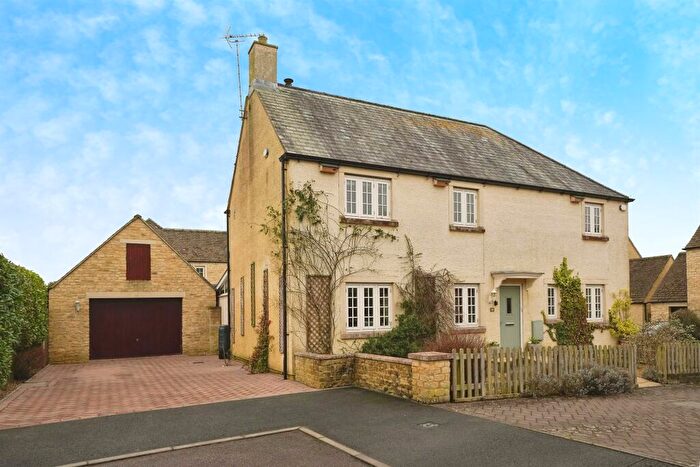 4 Bedroom Detached House For Sale In The Wern, Lechlade, GL7