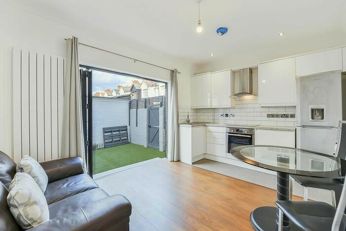 2 Bedroom Flat To Rent In Church Lane, London, SW17