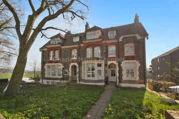 Studio To Rent In Mount View Road, Finsbury Park, N4