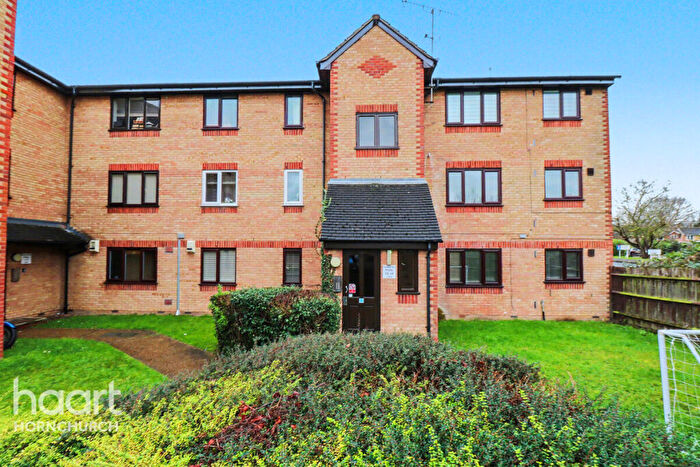 1 Bedroom Apartment For Sale In Naunton Way, Hornchurch, RM12