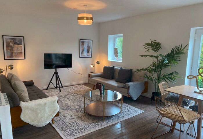 3 Bedroom Serviced Apartments To Rent In Flat, North Road, Cardiff, Caerdydd, CF10