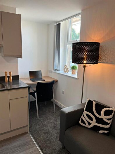 1 Bedroom Private Halls To Rent In Park Square, LA1