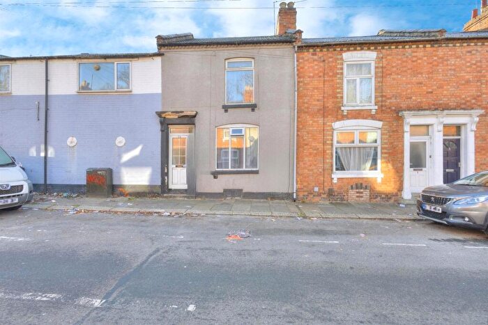 3 Bedroom End Of Terrace House For Sale In Louise Road, Northampton, NN1