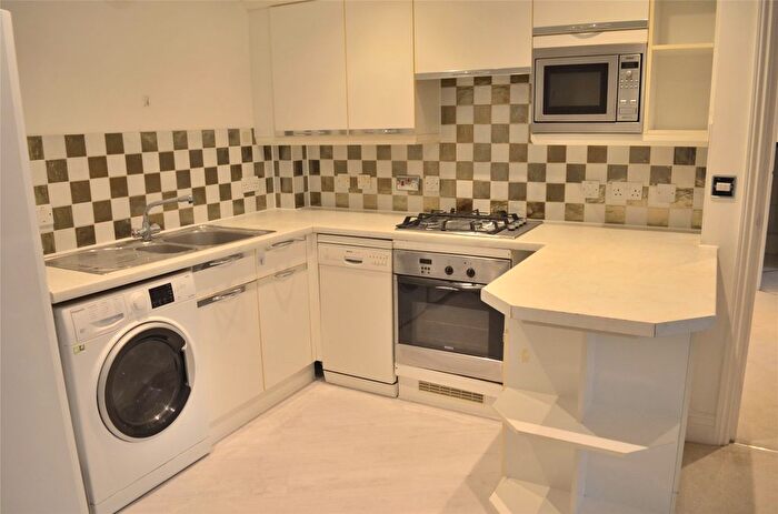 2 Bedroom Flat To Rent In Sunnydene Road, Purley, CR8