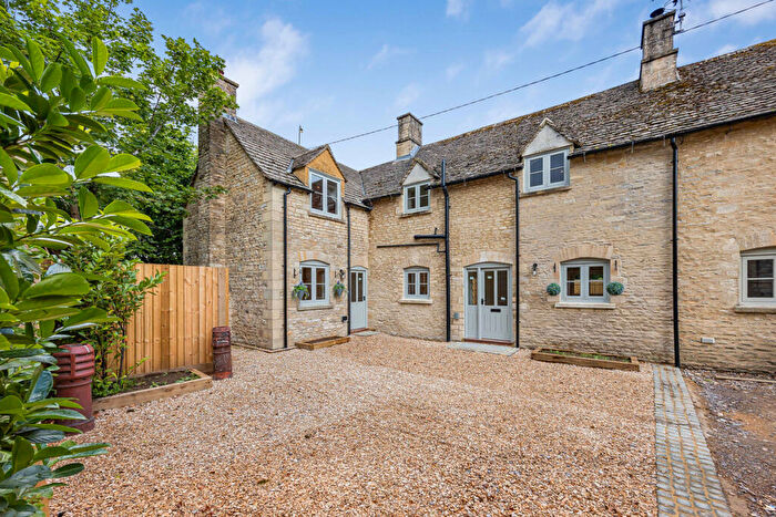 3 Bedroom Cottage For Sale In Lechlade Road, Burford, Oxfordshire, OX18