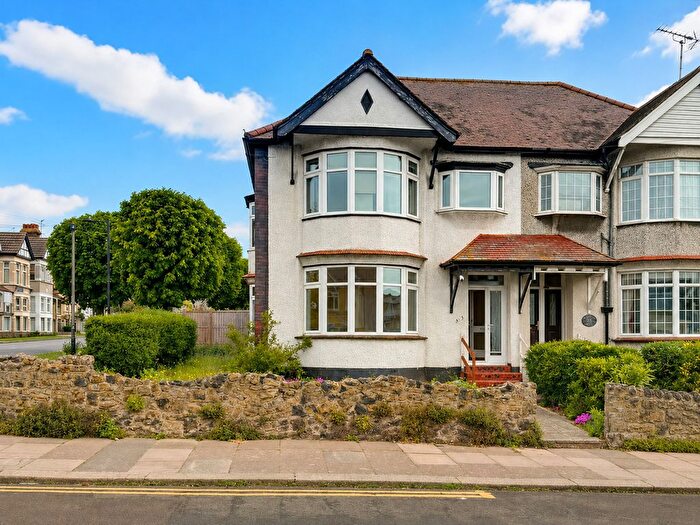 4 Bedroom Semi-Detached House To Rent In York Road, Southend-On-Sea, SS1
