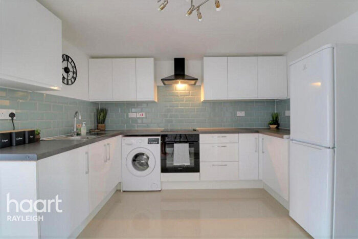 5 Bedroom End Of Terrace House To Rent In Bourne Avenue, Basildon, SS15