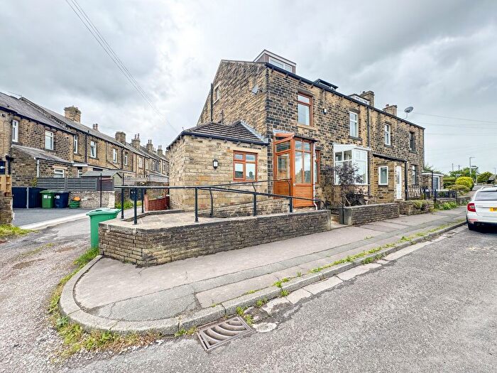 4 Bedroom Terraced House To Rent In Delph Lane, Netherton, Huddersfield, HD4