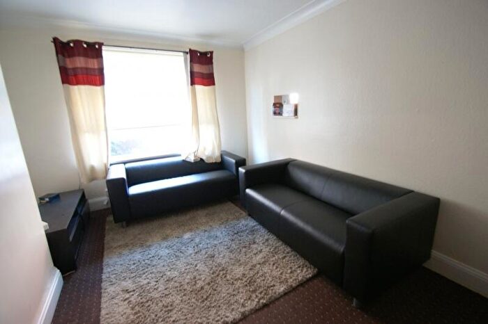 3 Bedroom Terraced House To Rent In Mayville Avenue, Hyde Park, Leeds, LS6