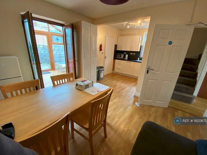 5 Bedroom Semi-Detached House To Rent In Greenstead Road, Colchester, CO1