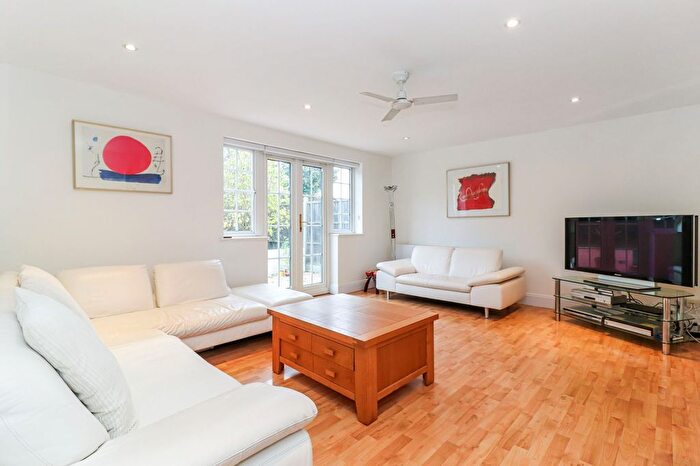 4 Bedroom Detached House For Sale In Stratford Way, Watford, WD17