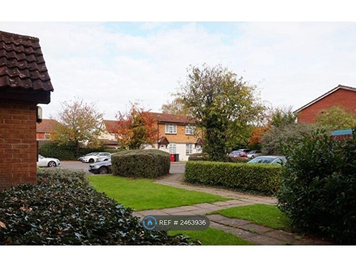 2 Bedroom Flat To Rent In Peel Court, Slough, SL1