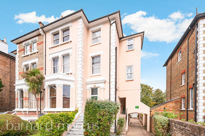 1 Bedroom Flat To Rent In Surbiton Hill Park, Surbiton, KT5