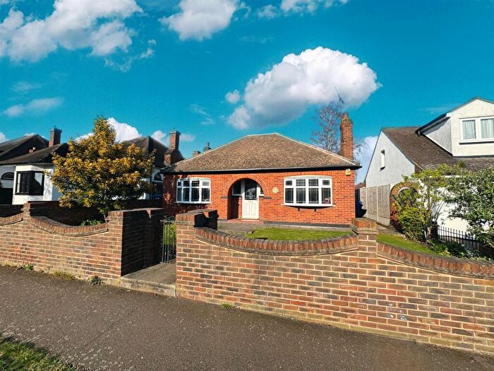 3 Bedroom Detached Bungalow For Sale In Lampits Hill, Corringham, SS17