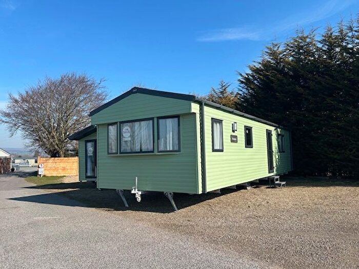2 Bedroom Mobile/park Home For Sale In East Heslerton, Malton, YO17