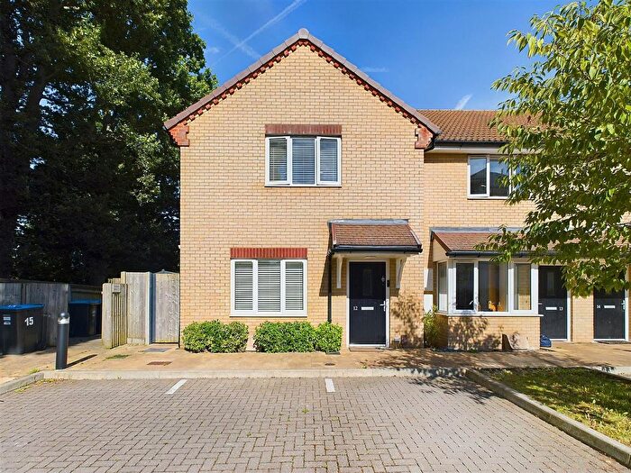 3 Bedroom End Of Terrace House To Rent In Ninehams Gardens, Caterham, CR3