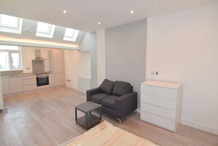 Studio To Rent In High Street, Southgate, London, N14