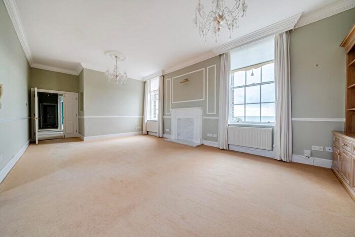 3 Bedroom Flat To Rent In Gunners Row, Southsea, PO4