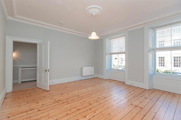 3 Bedroom Flat To Rent In Cumberland Street, Edinburgh, EH3