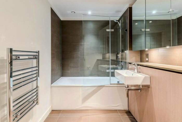 3 Bedroom Flat To Rent In Merchant Square East, Marylebone, London, W2