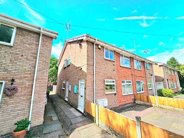 2 Bedroom Maisonette For Sale In Vicarage Close, Birmingham, B42