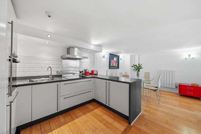 3 Bedroom Flat For Sale In Cadogan Road, London, SE18