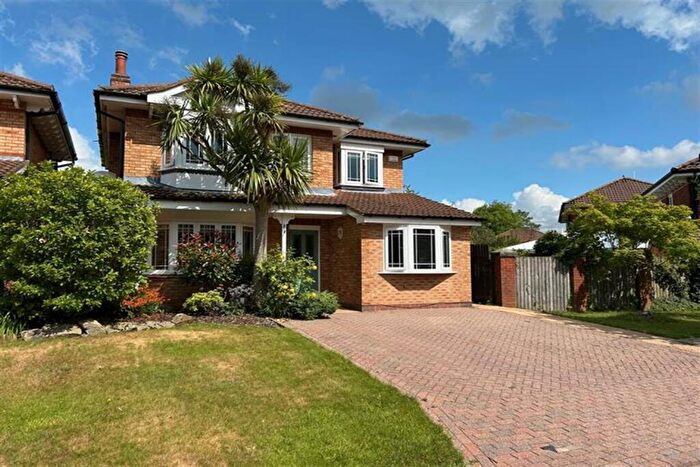 4 Bedroom Detached House For Sale In Lutyens Close, Macclesfield, SK10