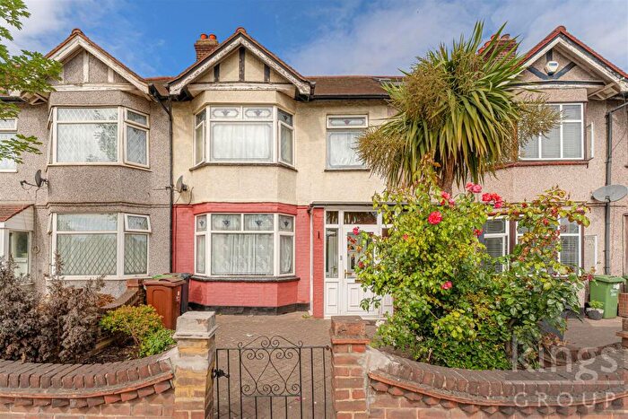 3 Bedroom Terraced House For Sale In Whalebone Lane North, Romford, RM6