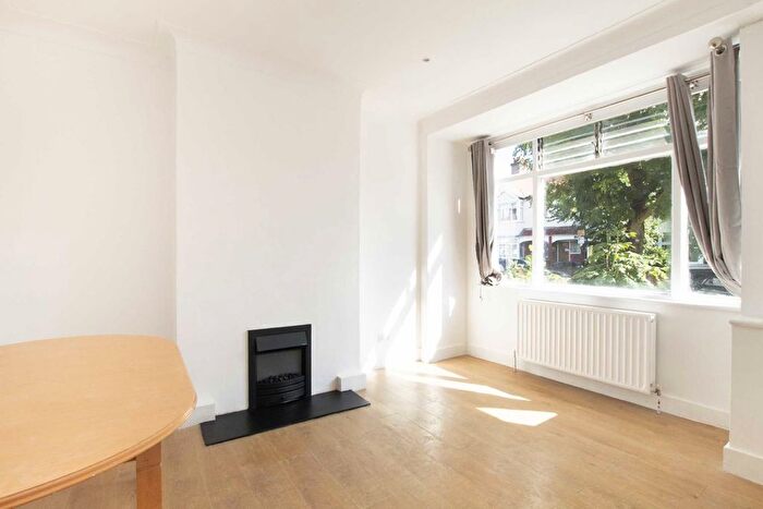 3 Bedroom Property To Rent In Radbourne Avenue, London, W5