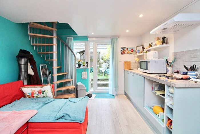 3 Bedroom Detached House For Sale In Bashley Cross Road, New Milton, BH25