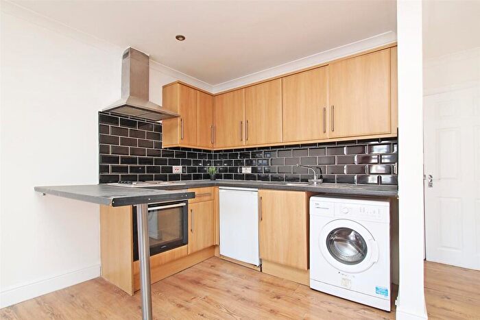 Studio To Rent In Barnett Street, Whitechapel, London, E1