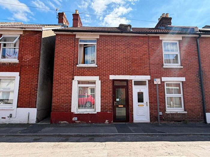 2 Bedroom End Of Terrace House For Sale In George Street, Salisbury, SP2