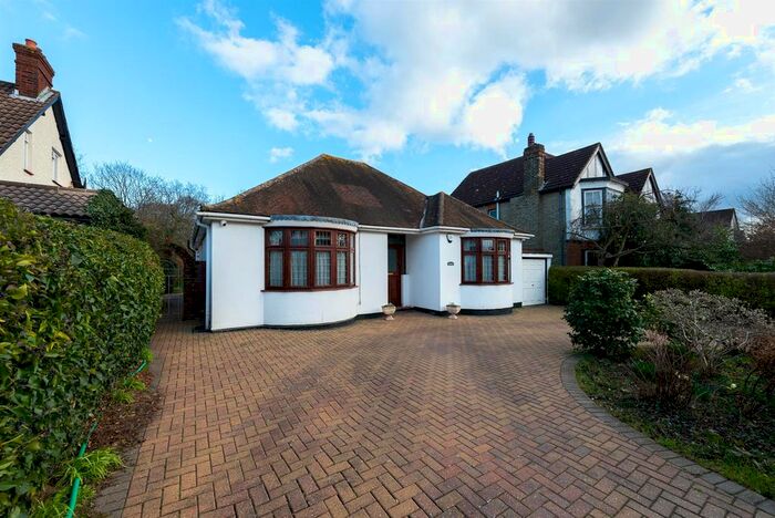3 Bedroom Detached Bungalow To Rent In Glenesk Road, London, SE9