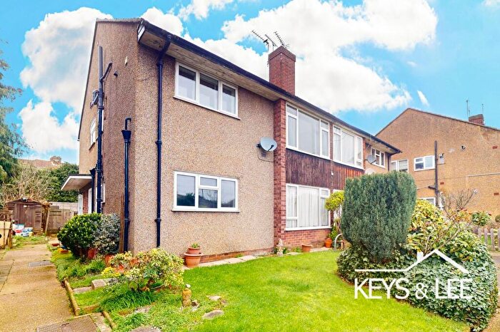 2 Bedroom Flat For Sale In Eastern Avenue East, RM1