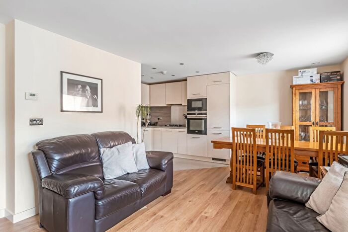 2 Bedroom Flat For Sale In Swinton Court, Mere Road, Dunton Green, Sevenoaks, Kent, TN14