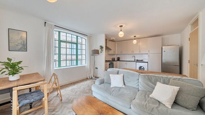 2 Bedroom Flat For Sale In Mocha Court, Taylor Place, London, E3