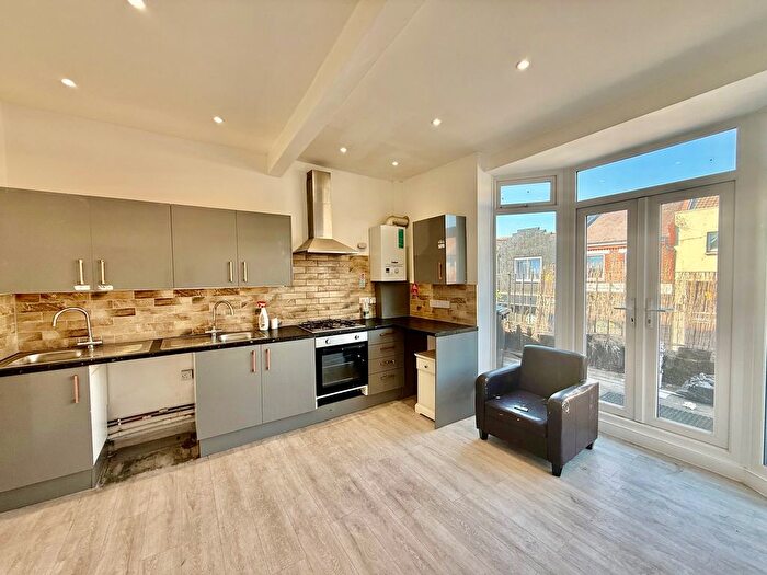 5 Bedroom Maisonette To Rent In Albert Road, Southsea, PO5