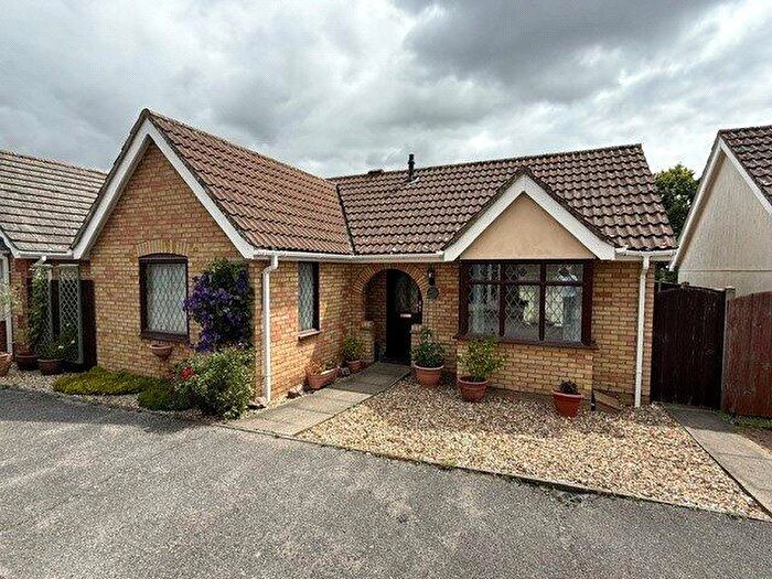 2 Bedroom Bungalow For Sale In Hawthorn Close, Halstead, Essex, CO9