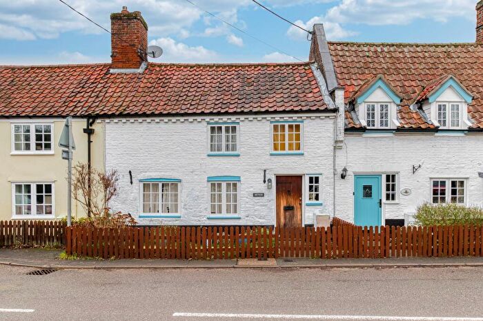 2 Bedroom Terraced House For Sale In The Street, Holton, IP19