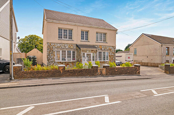 3 Bedroom Detached House For Sale In Llannon Road, Upper Tumble, SA14