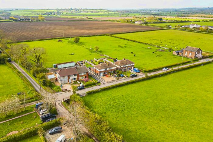 3 Bedroom Semi-Detached House For Sale In Chapel Lane, Northall, Buckinghamshire, LU6