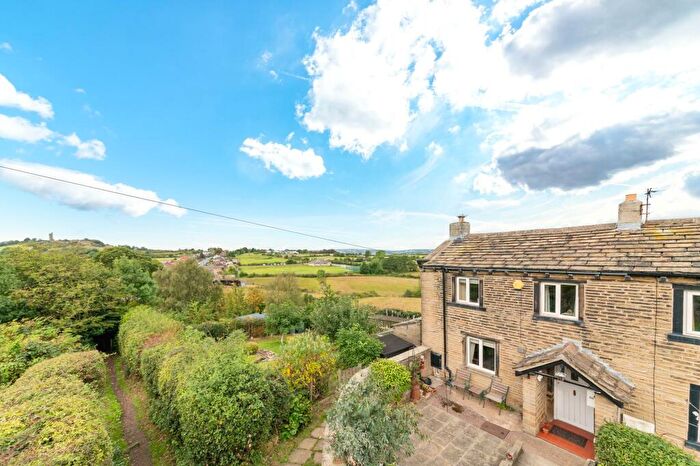 2 Bedroom Cottage For Sale In Broken Cross, Huddersfield, HD5